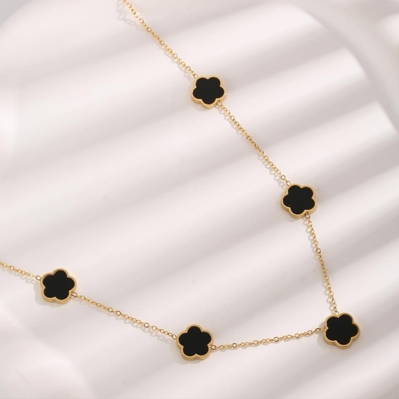 Elegant Stainless Steel 18K Gold Plated Clover Necklace. - Picture 4 of 8